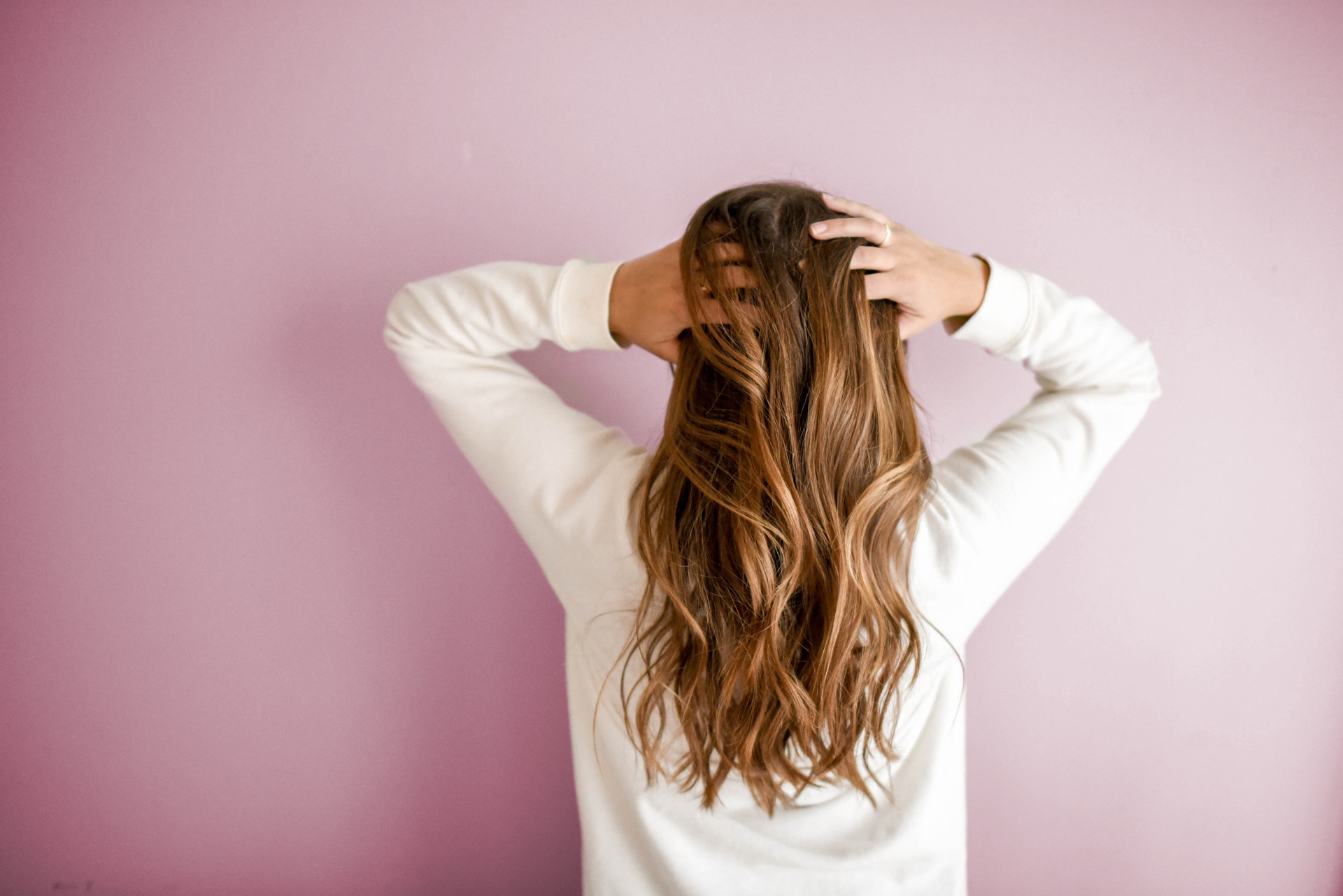 Comment faire devenir ses cheveux plus épais, naturels et brillants
